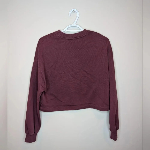 Under Armour Burgundy Purple Black Logo Cropped Crewneck Sweatshirt Top Small - Picture 4 of 8